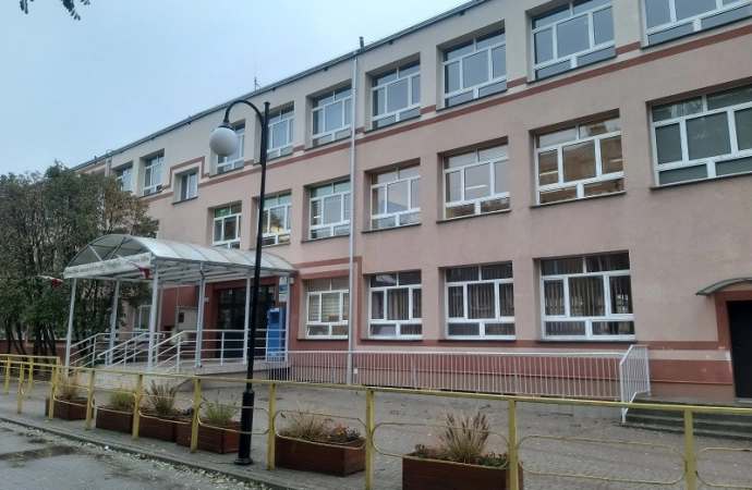 {Przed nadchodzącym sezonem jesienno-zimowym w Ełku zakończyły się prace termomodernizacyjne w placówkach edukacyjnych.}