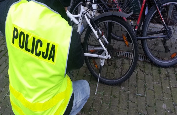 {Ostródzcy policjanci zakończyli śledztwo w sprawie seryjnego złodzieja rowerów.}